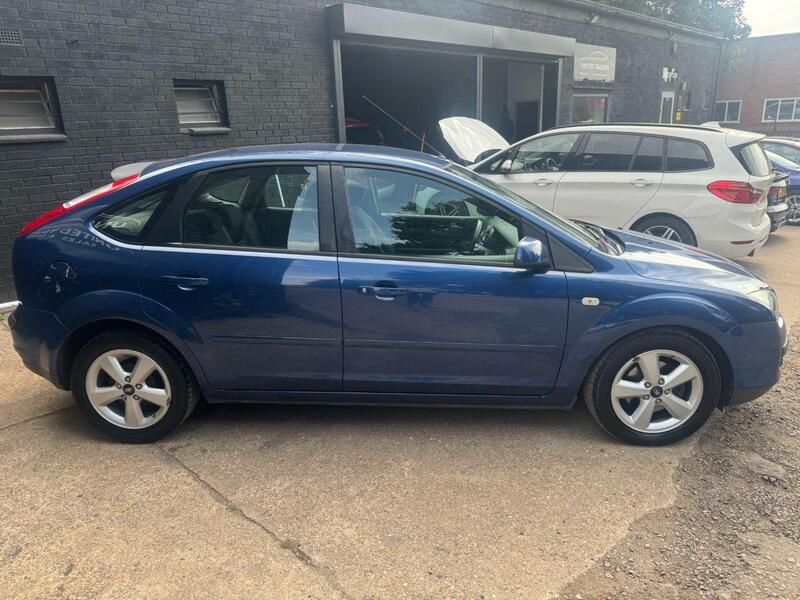 FORD FOCUS FOCUS 1.6L ZETEC CLIMATE 16V 5d AUTO 101 BHP FULL SERVICE HISTORY - 12 MONTH MOT - U916