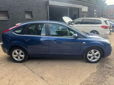 FORD FOCUS FOCUS 1.6L ZETEC CLIMATE 16V 5d AUTO 101 BHP FULL SERVICE HISTORY - 12 MONTH MOT - U916