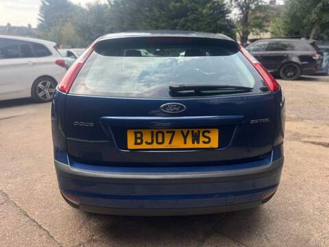 FORD FOCUS FOCUS 1.6L ZETEC CLIMATE 16V 5d AUTO 101 BHP FULL SERVICE HISTORY - 12 MONTH MOT - U916