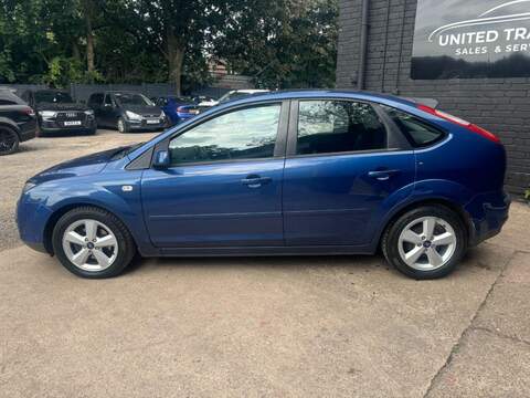 FORD FOCUS FOCUS 1.6L ZETEC CLIMATE 16V 5d AUTO 101 BHP FULL SERVICE HISTORY - 12 MONTH MOT - U916