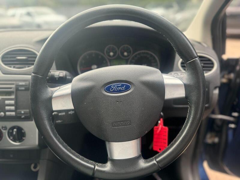 FORD FOCUS FOCUS 1.6L ZETEC CLIMATE 16V 5d AUTO 101 BHP FULL SERVICE HISTORY - 12 MONTH MOT - U916