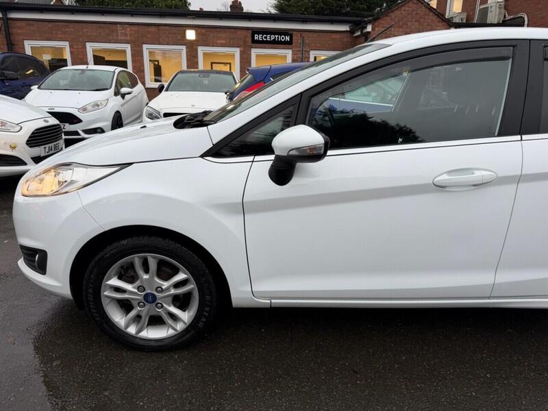 FORD FIESTA FIESTA 1.0T EcoBoost Zetec Hatchback 5dr Petrol Powershift Euro 5 (100 ps) FULL SERVICE HISTORY - 12 - U947