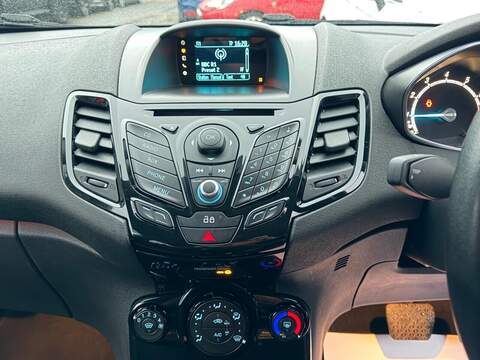 FORD FIESTA FIESTA 1.0T EcoBoost Zetec Hatchback 5dr Petrol Powershift Euro 5 (100 ps) FULL SERVICE HISTORY - 12 - U947