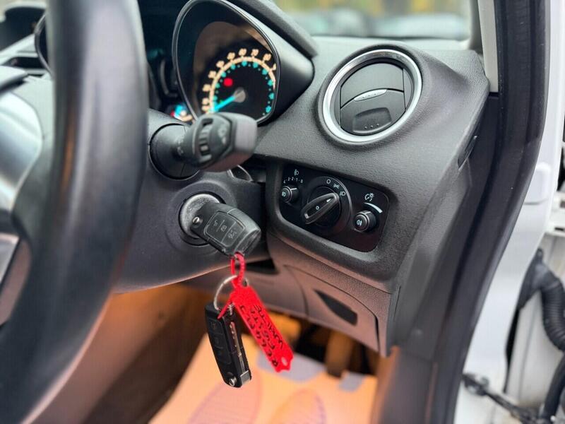 FORD FIESTA FIESTA 1.0T EcoBoost Zetec Hatchback 5dr Petrol Powershift Euro 5 (100 ps) FULL SERVICE HISTORY - 12 - U947