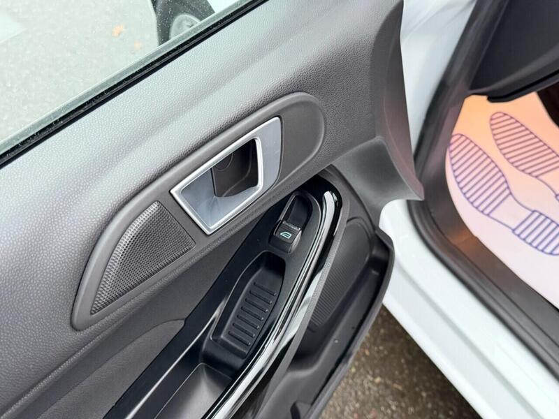 FORD FIESTA FIESTA 1.0T EcoBoost Zetec Hatchback 5dr Petrol Powershift Euro 5 (100 ps) FULL SERVICE HISTORY - 12 - U947