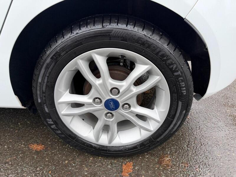 FORD FIESTA FIESTA 1.0T EcoBoost Zetec Hatchback 5dr Petrol Powershift Euro 5 (100 ps) FULL SERVICE HISTORY - 12 - U947