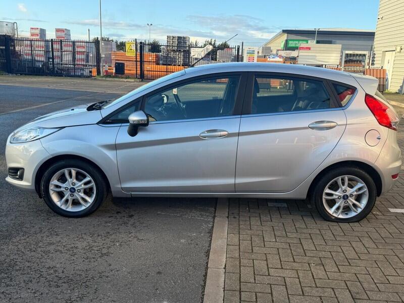 FORD FIESTA FIESTA 1.0T EcoBoost Zetec Hatchback 5dr Petrol Powershift Euro 5 (100 ps) FULL SERVICE HISTORY - 12 - U967