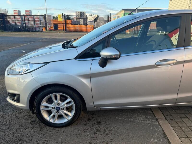 FORD FIESTA FIESTA 1.0T EcoBoost Zetec Hatchback 5dr Petrol Powershift Euro 5 (100 ps) FULL SERVICE HISTORY - 12 - U967