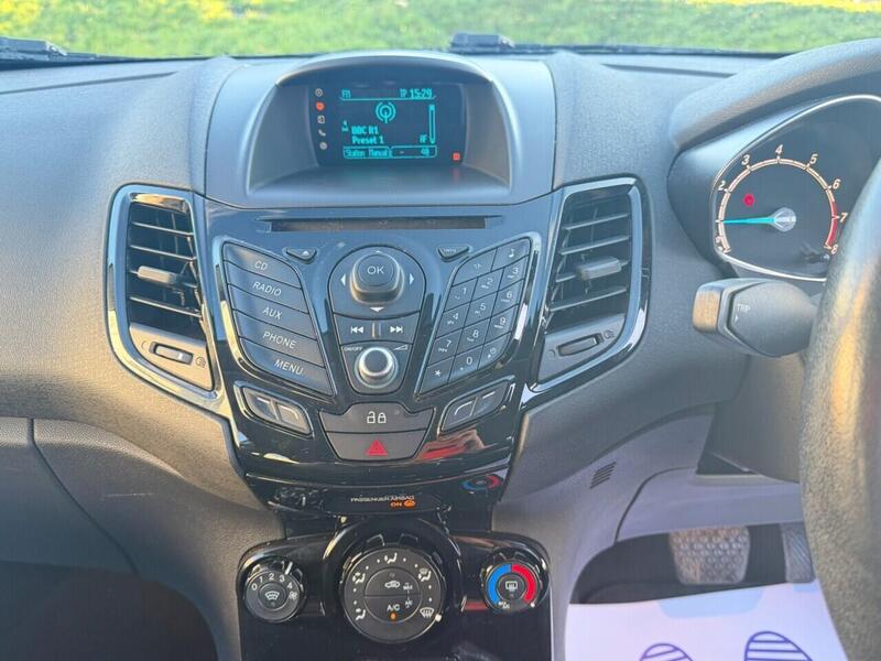 FORD FIESTA FIESTA 1.0T EcoBoost Zetec Hatchback 5dr Petrol Powershift Euro 5 (100 ps) FULL SERVICE HISTORY - 12 - U967