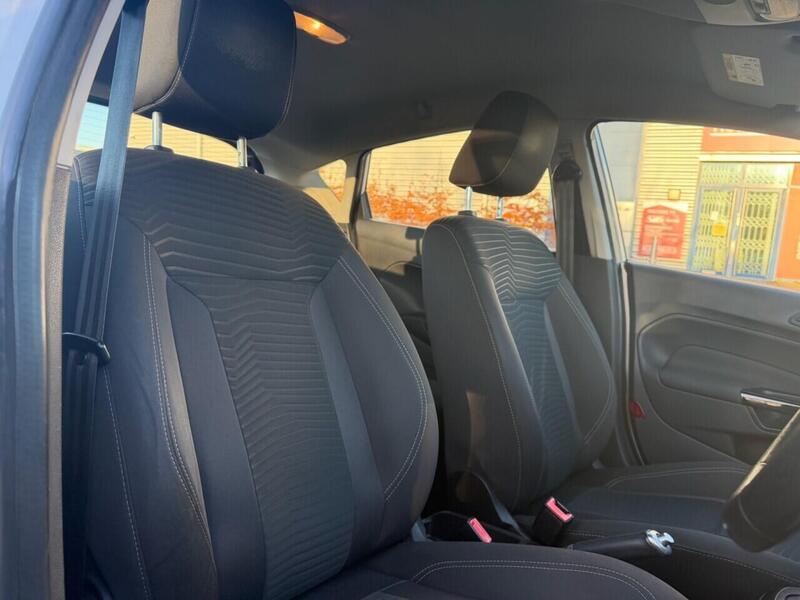 FORD FIESTA FIESTA 1.0T EcoBoost Zetec Hatchback 5dr Petrol Powershift Euro 5 (100 ps) FULL SERVICE HISTORY - 12 - U967