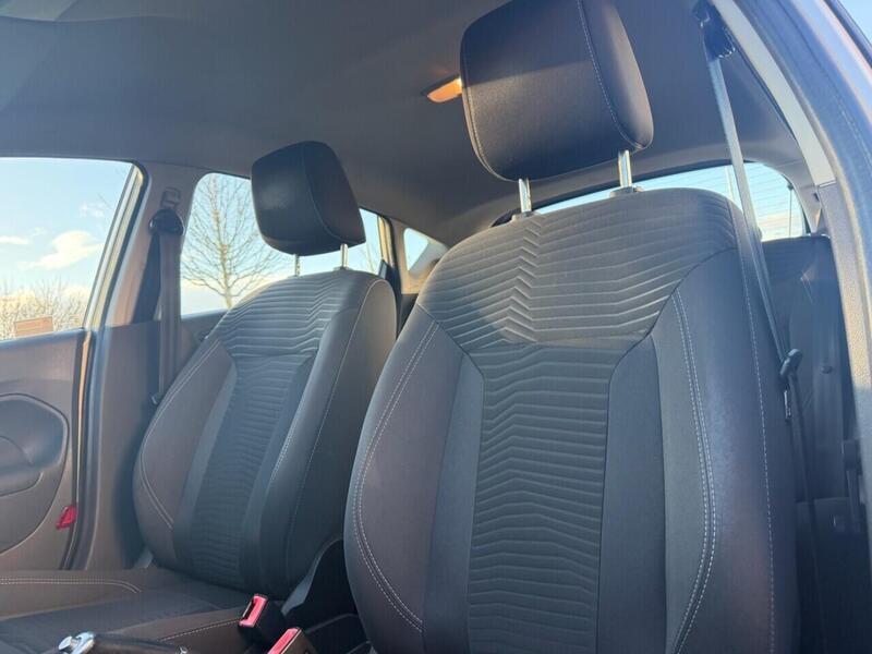 FORD FIESTA FIESTA 1.0T EcoBoost Zetec Hatchback 5dr Petrol Powershift Euro 5 (100 ps) FULL SERVICE HISTORY - 12 - U967
