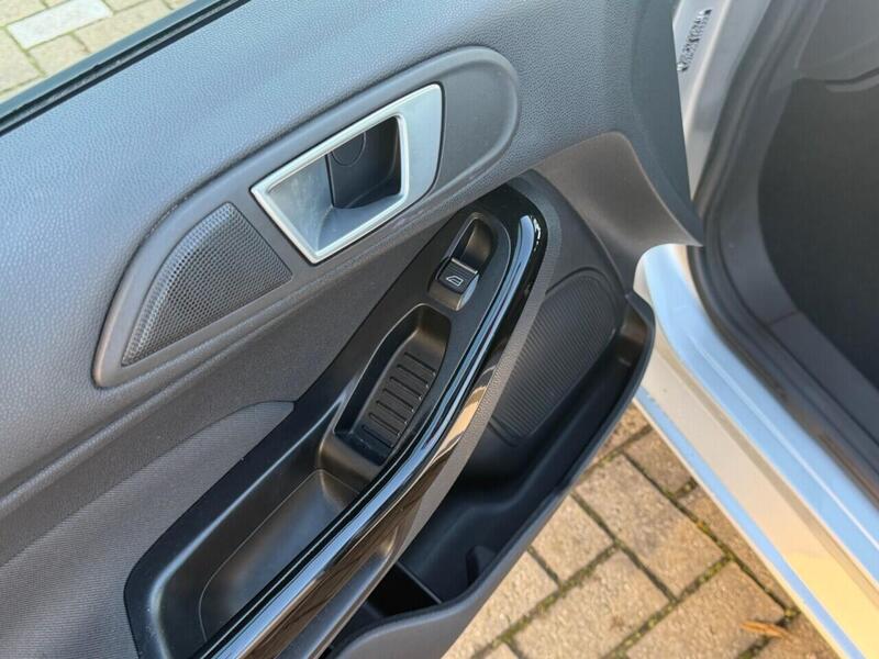 FORD FIESTA FIESTA 1.0T EcoBoost Zetec Hatchback 5dr Petrol Powershift Euro 5 (100 ps) FULL SERVICE HISTORY - 12 - U967
