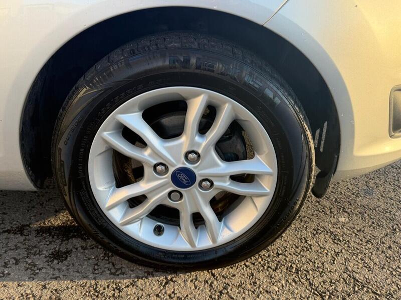 FORD FIESTA FIESTA 1.0T EcoBoost Zetec Hatchback 5dr Petrol Powershift Euro 5 (100 ps) FULL SERVICE HISTORY - 12 - U967