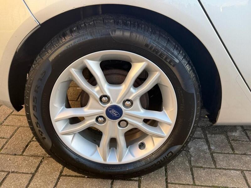 FORD FIESTA FIESTA 1.0T EcoBoost Zetec Hatchback 5dr Petrol Powershift Euro 5 (100 ps) FULL SERVICE HISTORY - 12 - U967