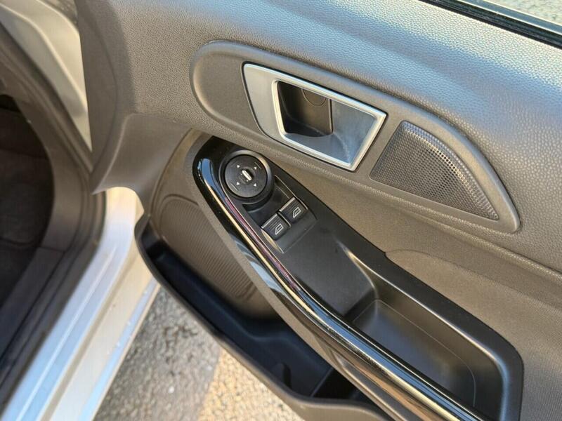 FORD FIESTA FIESTA 1.0T EcoBoost Zetec Hatchback 5dr Petrol Powershift Euro 5 (100 ps) FULL SERVICE HISTORY - 12 - U967