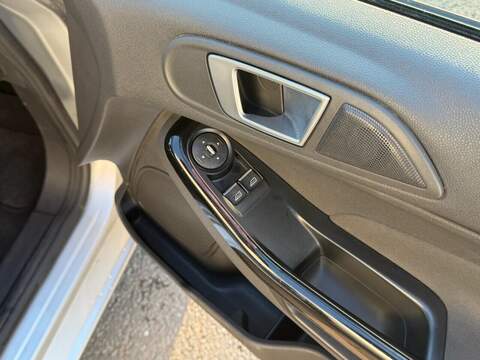 FORD FIESTA FIESTA 1.0T EcoBoost Zetec Hatchback 5dr Petrol Powershift Euro 5 (100 ps) FULL SERVICE HISTORY - 12 - U967