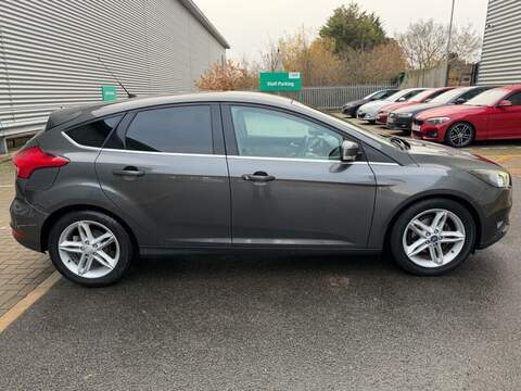 FORD FOCUS FOCUS 1.0T EcoBoost Zetec Hatchback 5dr Petrol Auto Euro 6 (s/s) (125 ps) JUST SERVICED - 12 MONTH - U974