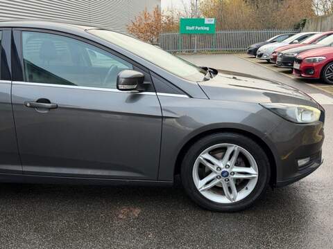 FORD FOCUS FOCUS 1.0T EcoBoost Zetec Hatchback 5dr Petrol Auto Euro 6 (s/s) (125 ps) JUST SERVICED - 12 MONTH - U974