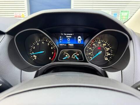 FORD FOCUS FOCUS 1.0T EcoBoost Zetec Hatchback 5dr Petrol Auto Euro 6 (s/s) (125 ps) JUST SERVICED - 12 MONTH - U974
