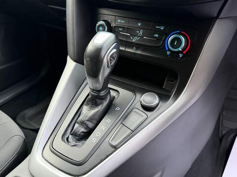 FORD FOCUS FOCUS 1.0T EcoBoost Zetec Hatchback 5dr Petrol Auto Euro 6 (s/s) (125 ps) JUST SERVICED - 12 MONTH - U974