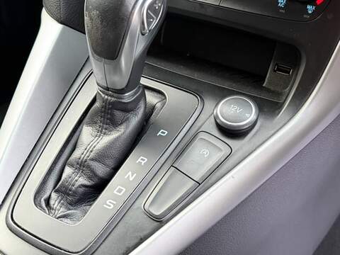 FORD FOCUS FOCUS 1.0T EcoBoost Zetec Hatchback 5dr Petrol Auto Euro 6 (s/s) (125 ps) JUST SERVICED - 12 MONTH - U974