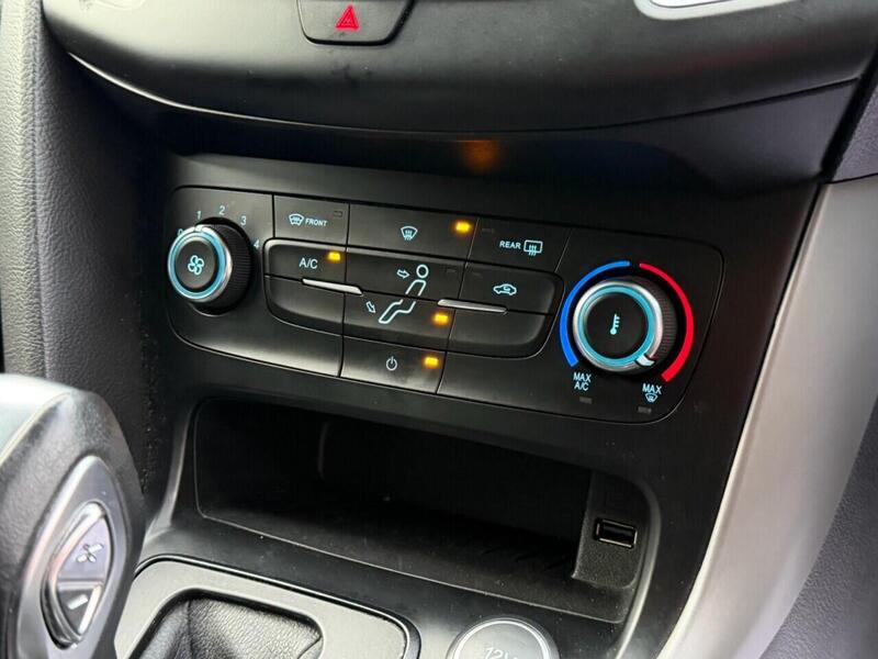 FORD FOCUS FOCUS 1.0T EcoBoost Zetec Hatchback 5dr Petrol Auto Euro 6 (s/s) (125 ps) JUST SERVICED - 12 MONTH - U974