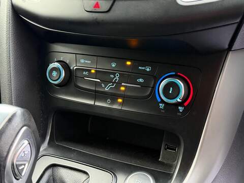 FORD FOCUS FOCUS 1.0T EcoBoost Zetec Hatchback 5dr Petrol Auto Euro 6 (s/s) (125 ps) JUST SERVICED - 12 MONTH - U974