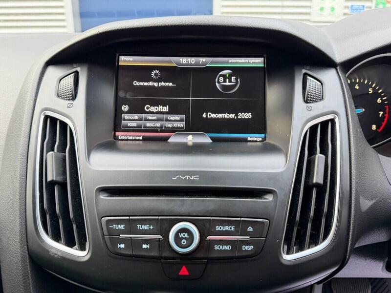 FORD FOCUS FOCUS 1.0T EcoBoost Zetec Hatchback 5dr Petrol Auto Euro 6 (s/s) (125 ps) JUST SERVICED - 12 MONTH - U974