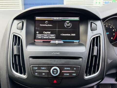 FORD FOCUS FOCUS 1.0T EcoBoost Zetec Hatchback 5dr Petrol Auto Euro 6 (s/s) (125 ps) JUST SERVICED - 12 MONTH - U974