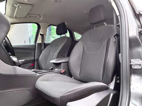 FORD FOCUS FOCUS 1.0T EcoBoost Zetec Hatchback 5dr Petrol Auto Euro 6 (s/s) (125 ps) JUST SERVICED - 12 MONTH - U974