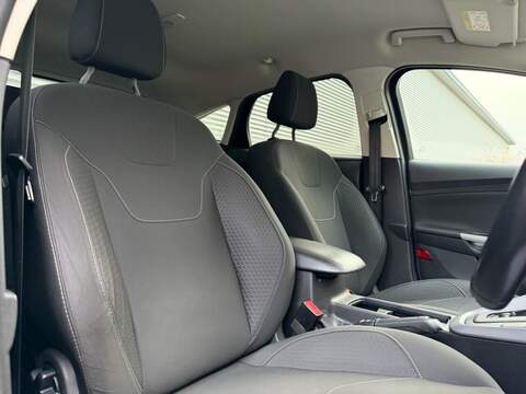 FORD FOCUS FOCUS 1.0T EcoBoost Zetec Hatchback 5dr Petrol Auto Euro 6 (s/s) (125 ps) JUST SERVICED - 12 MONTH - U974