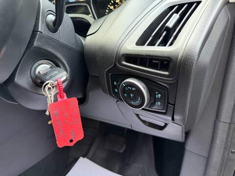 FORD FOCUS FOCUS 1.0T EcoBoost Zetec Hatchback 5dr Petrol Auto Euro 6 (s/s) (125 ps) JUST SERVICED - 12 MONTH - U974