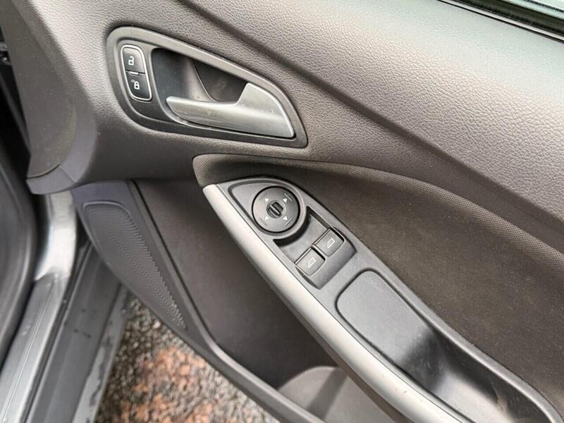 FORD FOCUS FOCUS 1.0T EcoBoost Zetec Hatchback 5dr Petrol Auto Euro 6 (s/s) (125 ps) JUST SERVICED - 12 MONTH - U974