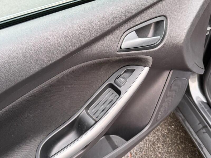 FORD FOCUS FOCUS 1.0T EcoBoost Zetec Hatchback 5dr Petrol Auto Euro 6 (s/s) (125 ps) JUST SERVICED - 12 MONTH - U974