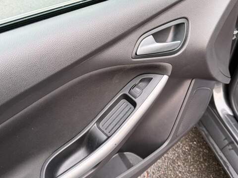 FORD FOCUS FOCUS 1.0T EcoBoost Zetec Hatchback 5dr Petrol Auto Euro 6 (s/s) (125 ps) JUST SERVICED - 12 MONTH - U974