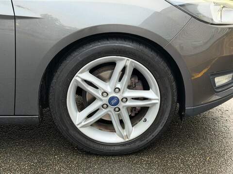 FORD FOCUS FOCUS 1.0T EcoBoost Zetec Hatchback 5dr Petrol Auto Euro 6 (s/s) (125 ps) JUST SERVICED - 12 MONTH - U974
