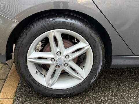 FORD FOCUS FOCUS 1.0T EcoBoost Zetec Hatchback 5dr Petrol Auto Euro 6 (s/s) (125 ps) JUST SERVICED - 12 MONTH - U974