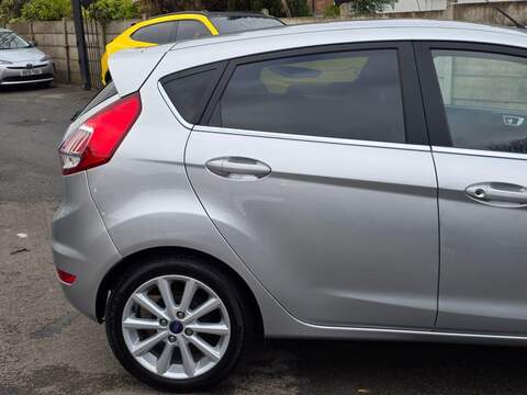 FORD FIESTA FIESTA 1.0T EcoBoost Titanium Hatchback 5dr Petrol Powershift Euro 6 (100 ps) 12 MOT + AUTO + - U983