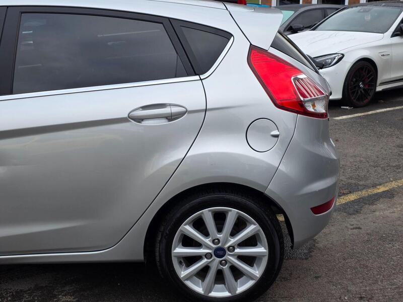 FORD FIESTA FIESTA 1.0T EcoBoost Titanium Hatchback 5dr Petrol Powershift Euro 6 (100 ps) 12 MOT + AUTO + - U983