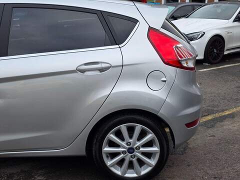 FORD FIESTA FIESTA 1.0T EcoBoost Titanium Hatchback 5dr Petrol Powershift Euro 6 (100 ps) 12 MOT + AUTO + - U983