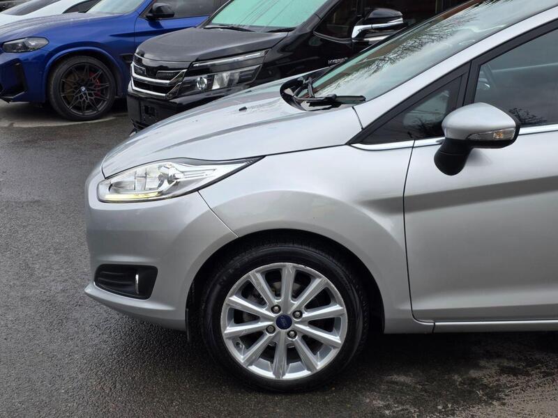 FORD FIESTA FIESTA 1.0T EcoBoost Titanium Hatchback 5dr Petrol Powershift Euro 6 (100 ps) 12 MOT + AUTO + - U983
