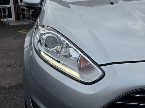 FORD FIESTA FIESTA 1.0T EcoBoost Titanium Hatchback 5dr Petrol Powershift Euro 6 (100 ps) 12 MOT + AUTO + - U983