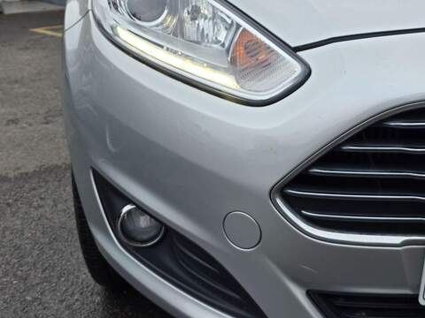 FORD FIESTA FIESTA 1.0T EcoBoost Titanium Hatchback 5dr Petrol Powershift Euro 6 (100 ps) 12 MOT + AUTO + - U983