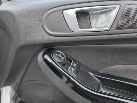 FORD FIESTA FIESTA 1.0T EcoBoost Titanium Hatchback 5dr Petrol Powershift Euro 6 (100 ps) 12 MOT + AUTO + - U983