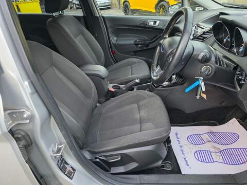 FORD FIESTA FIESTA 1.0T EcoBoost Titanium Hatchback 5dr Petrol Powershift Euro 6 (100 ps) 12 MOT + AUTO + - U983