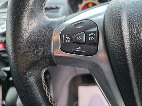 FORD FIESTA FIESTA 1.0T EcoBoost Titanium Hatchback 5dr Petrol Powershift Euro 6 (100 ps) 12 MOT + AUTO + - U983