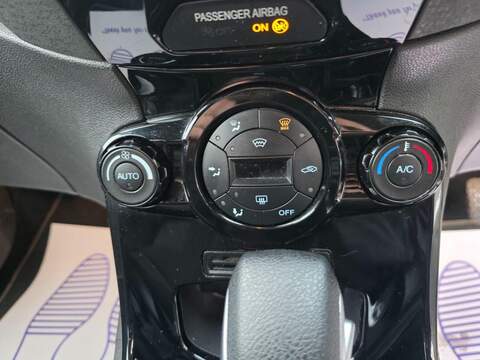 FORD FIESTA FIESTA 1.0T EcoBoost Titanium Hatchback 5dr Petrol Powershift Euro 6 (100 ps) 12 MOT + AUTO + - U983