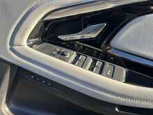 Land Rover Range Rover Evoque P250 MHEV R-Dynamic SE 