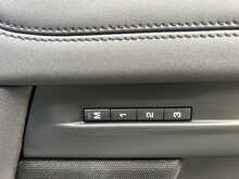 Land Rover Range Rover Evoque P250 MHEV R-Dynamic SE 