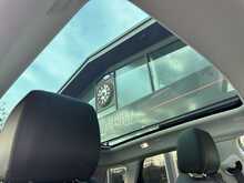 Land Rover Range Rover Evoque P250 MHEV R-Dynamic SE 